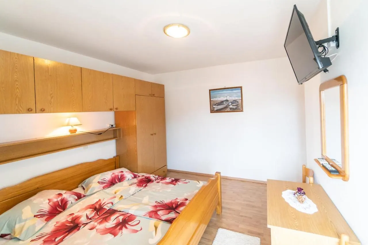 Apartments And Rooms By The Sea Palit, Rab - 5010 3*, Palit