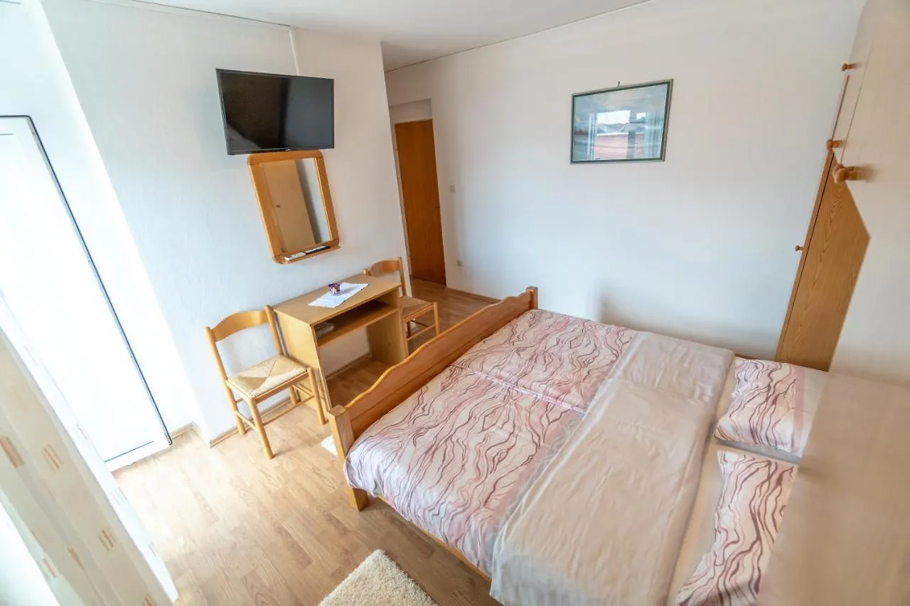 Apartments And Rooms By The Sea Palit, Rab - 5010 Kroatië