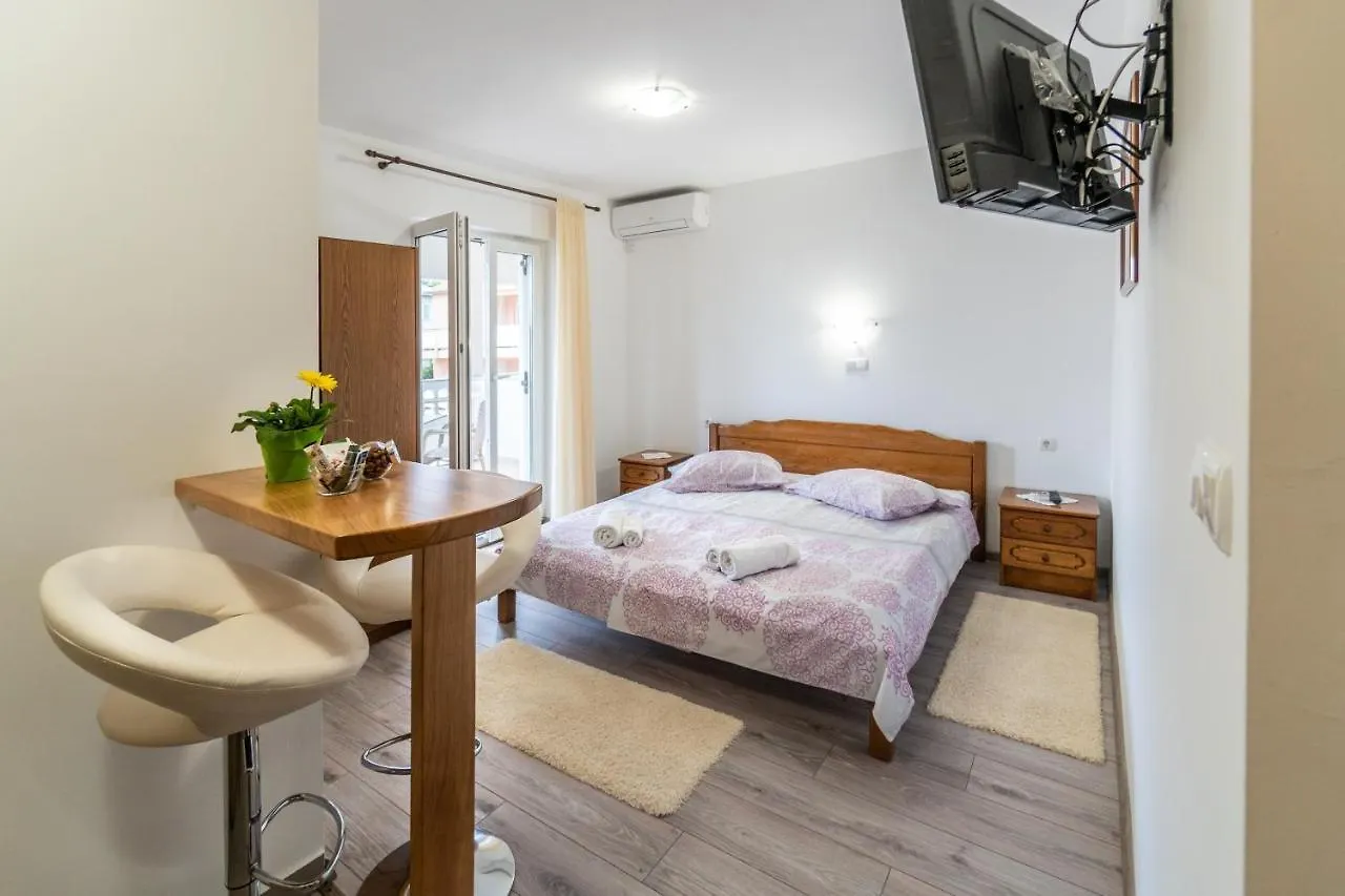 招待所 Apartments And Rooms By The Sea Palit, Rab - 5010