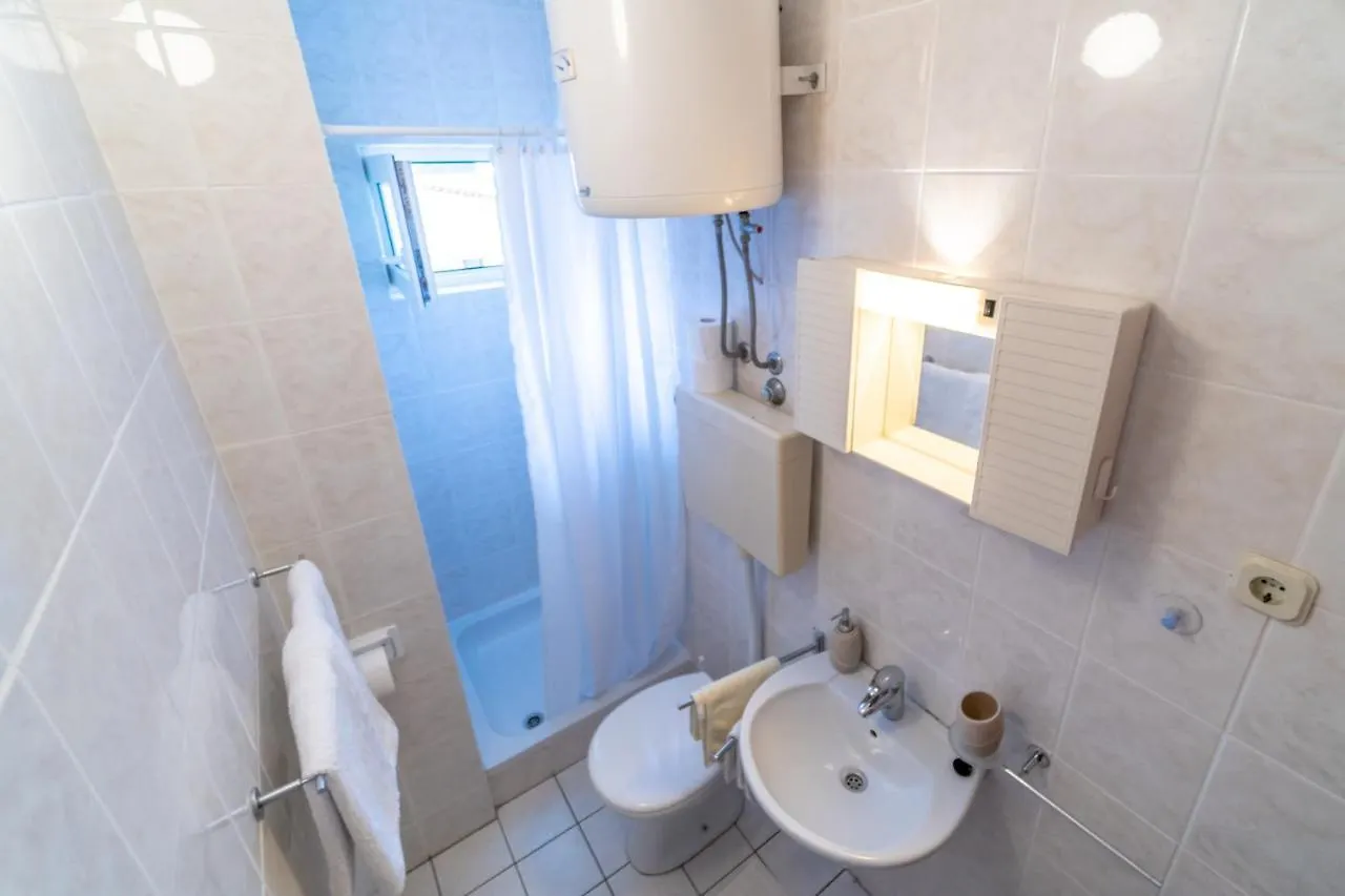 Apartments And Rooms By The Sea Palit, Rab - 5010 Gasthuis