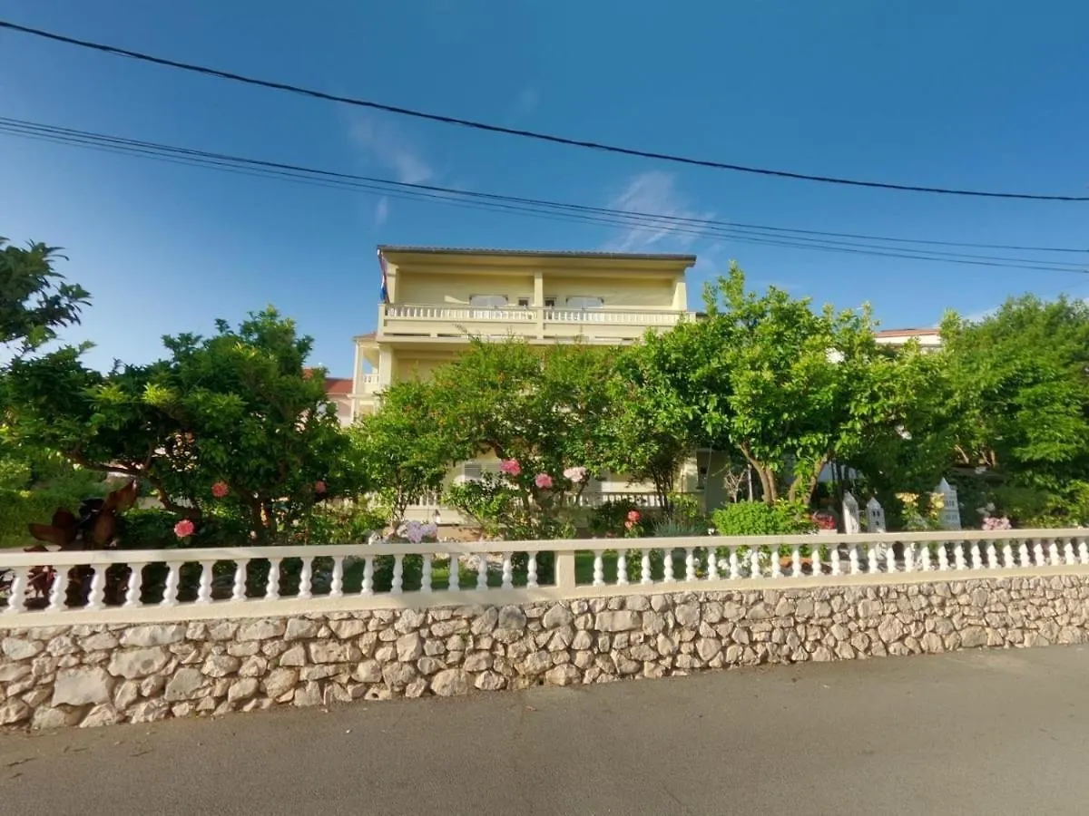 招待所 Apartments And Rooms By The Sea Palit, Rab - 5010