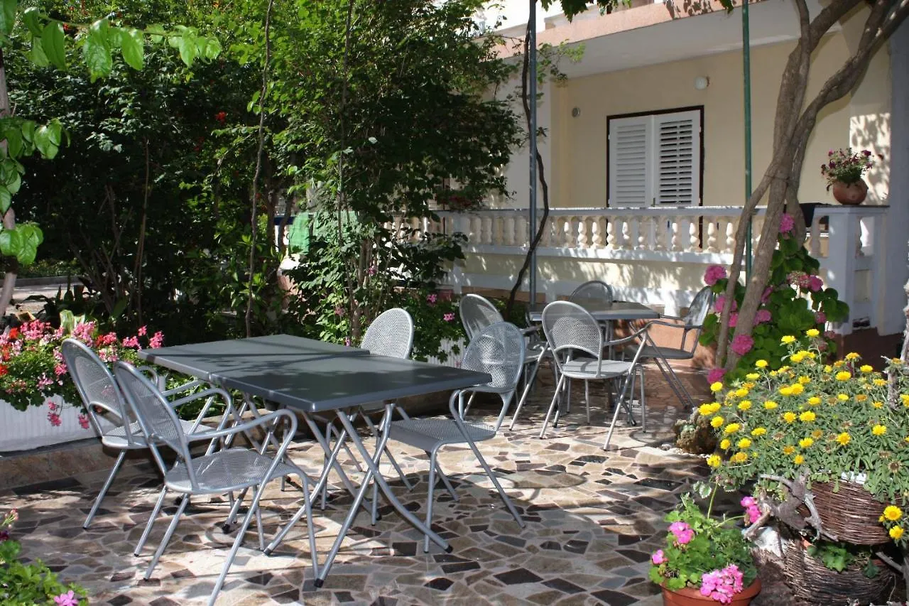 Apartments And Rooms By The Sea Palit, Rab - 5010 招待所 Palit