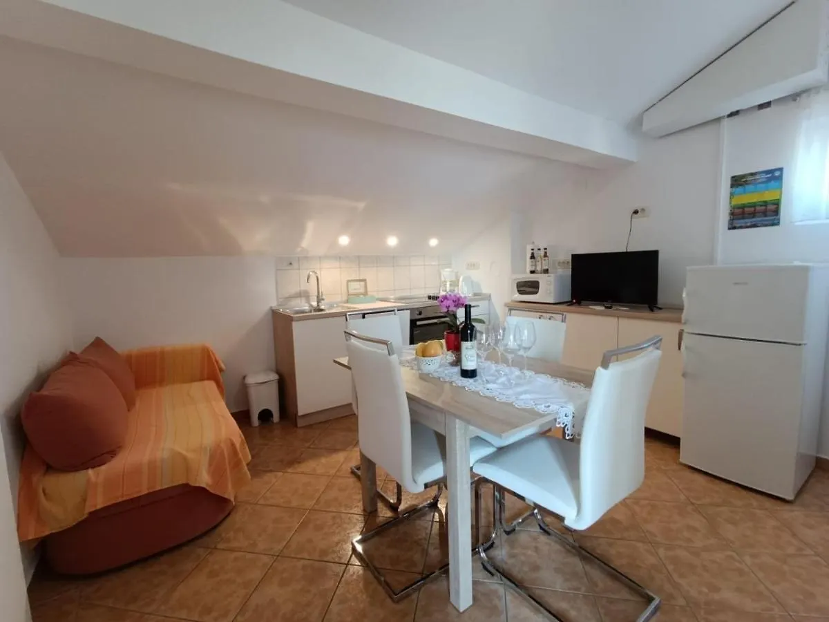 Apartments And Rooms By The Sea Palit, Rab - 5010 招待所