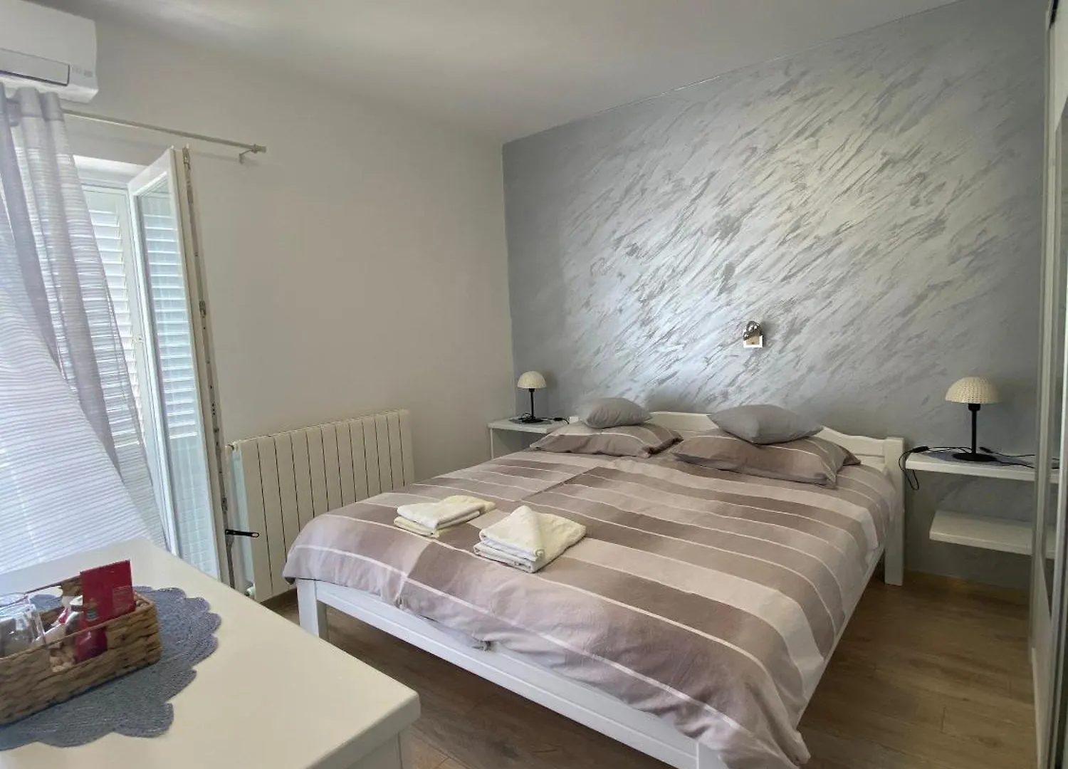 Gasthuis Apartments And Rooms By The Sea Palit, Rab - 5010